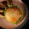 Мега гамбургер с картофелем Айдахо The Pub